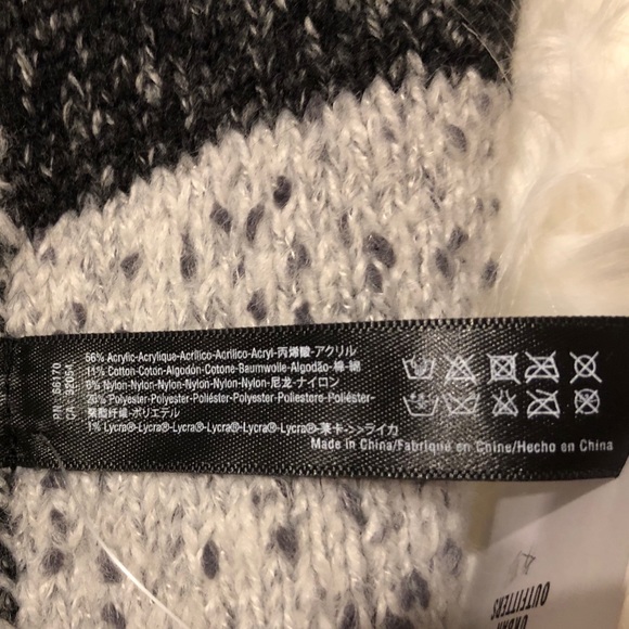 Urban Outfitters City Intarsia New York Scarf - Picture 5 of 6